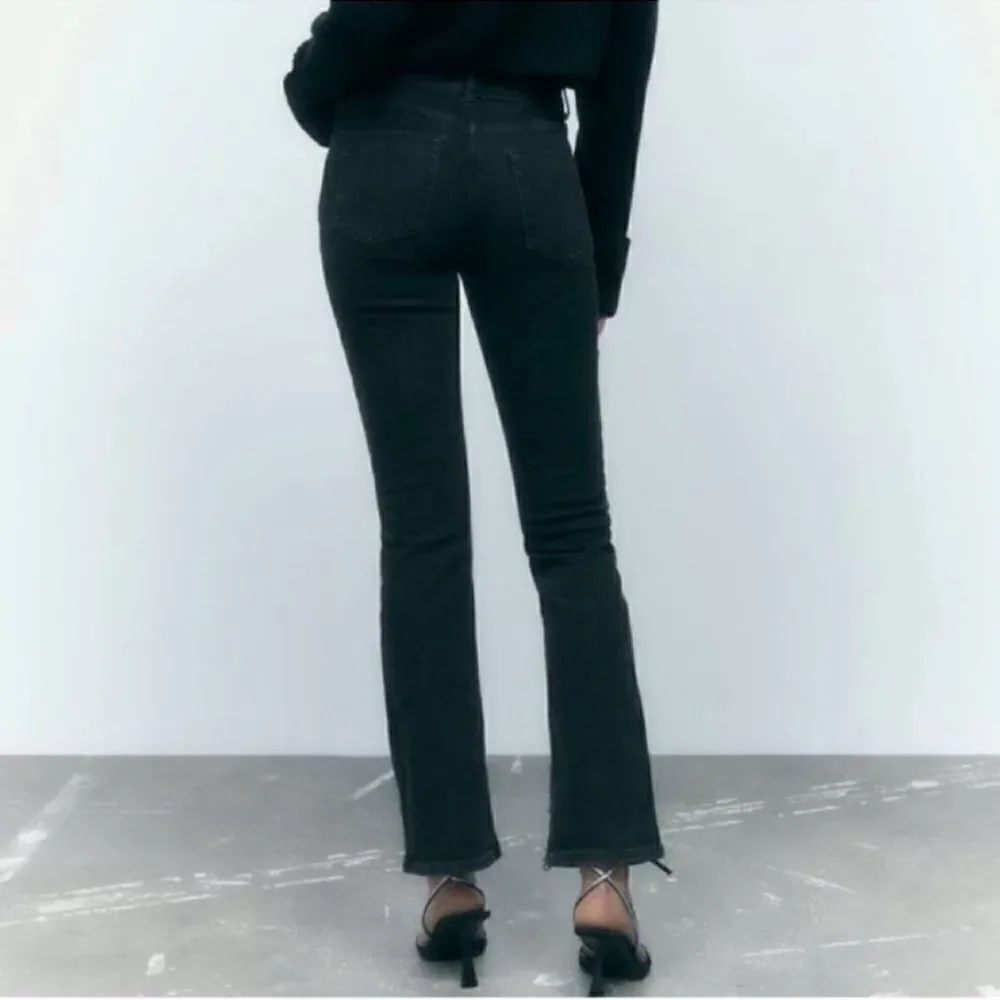 Zara Ankle Mid-rise Black Flare Jeans (Size 8) - Picture 4 of 10